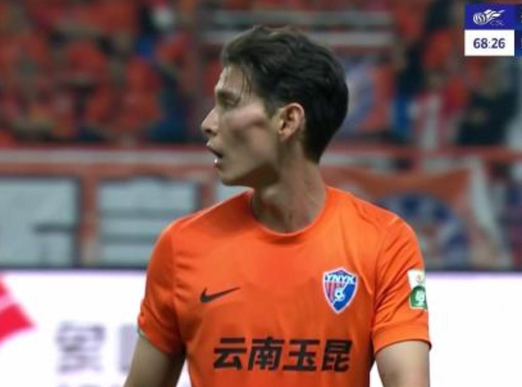 王峰足球运动员CBA：王峰在足球和CBA的跨界表现